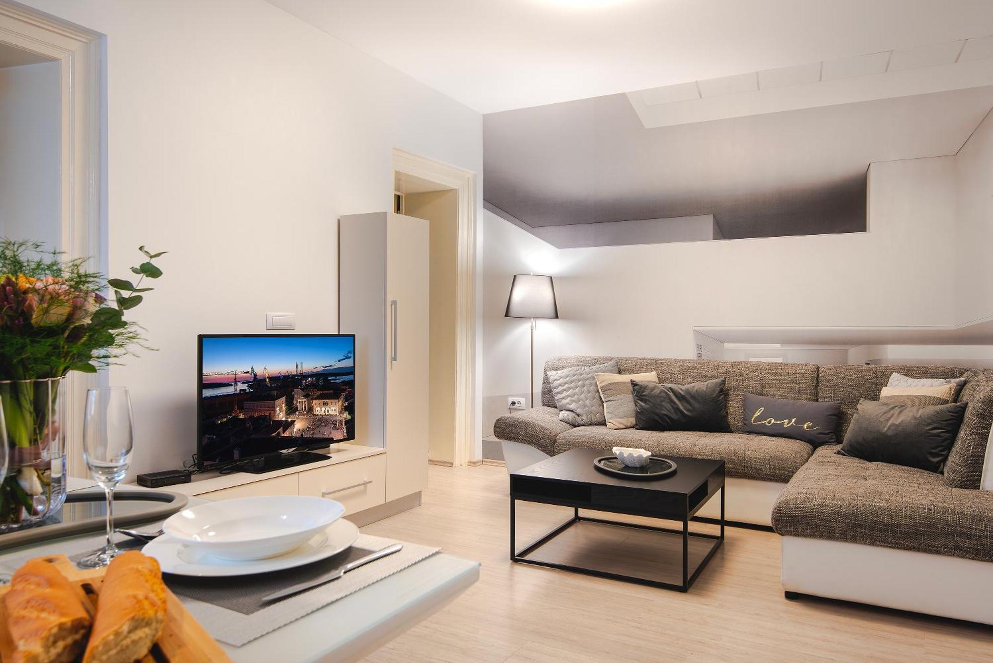 Arta Center Ii - With Private Parking *